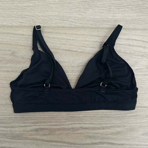 Like New Victoria’s Secret Smooth Triangle Bralette size small - Picture 7 of 7